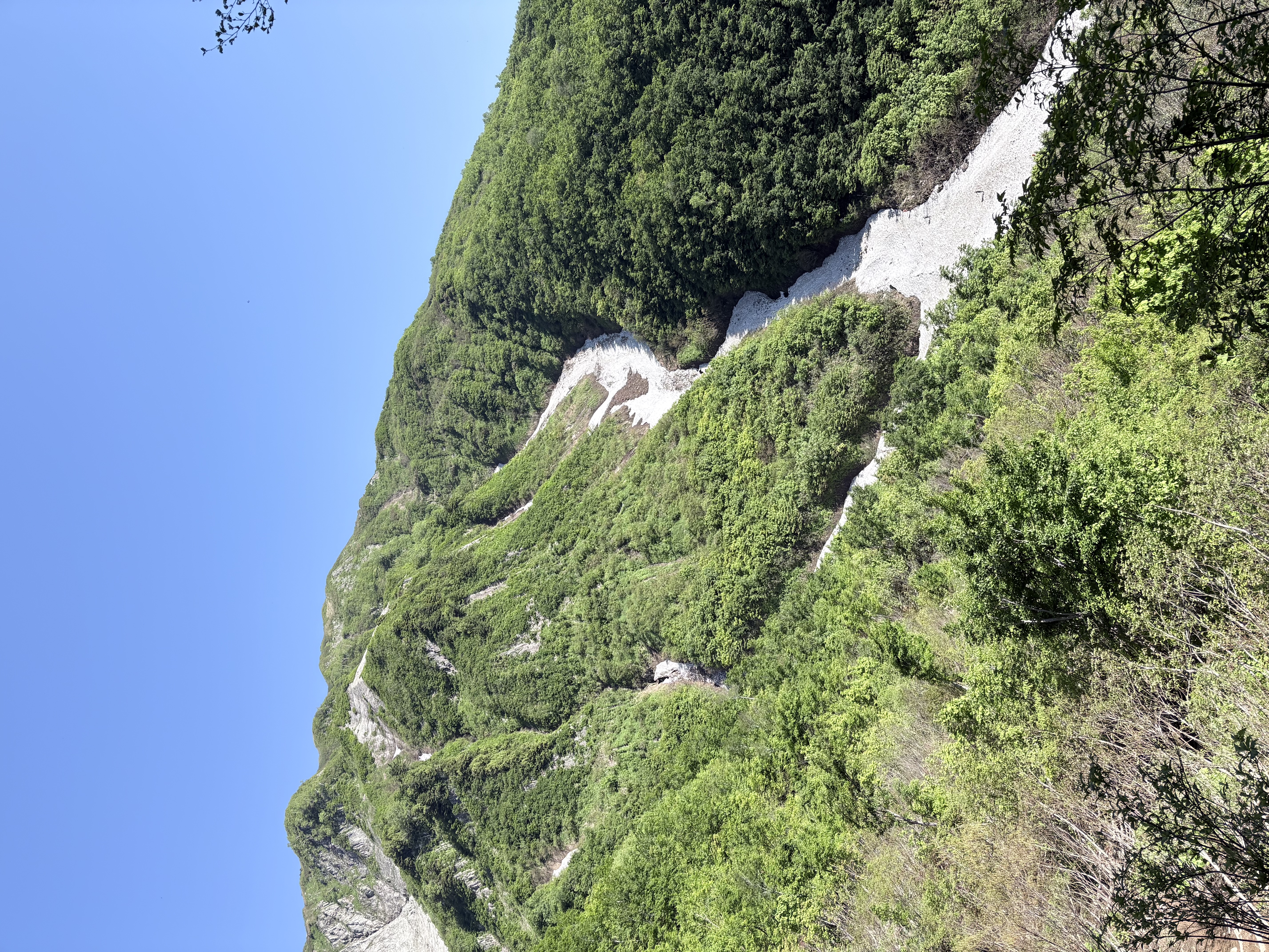 雨飾山布団菱の眺めが素晴らしい